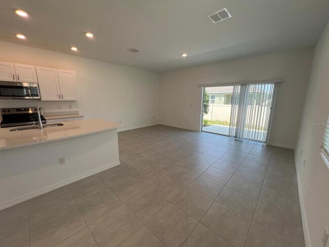 Building Photo - 2541 Penguin Blvd