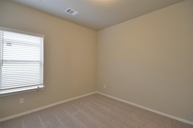 Building Photo - 24730 Winema Wds Ln