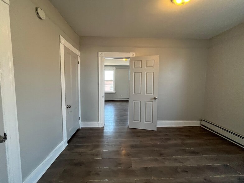 Building Photo - 76 Neptune Ave