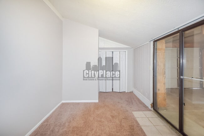 Building Photo - 2633 S Randolph St