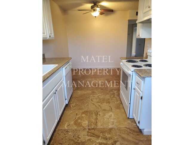 Building Photo - FLO1313