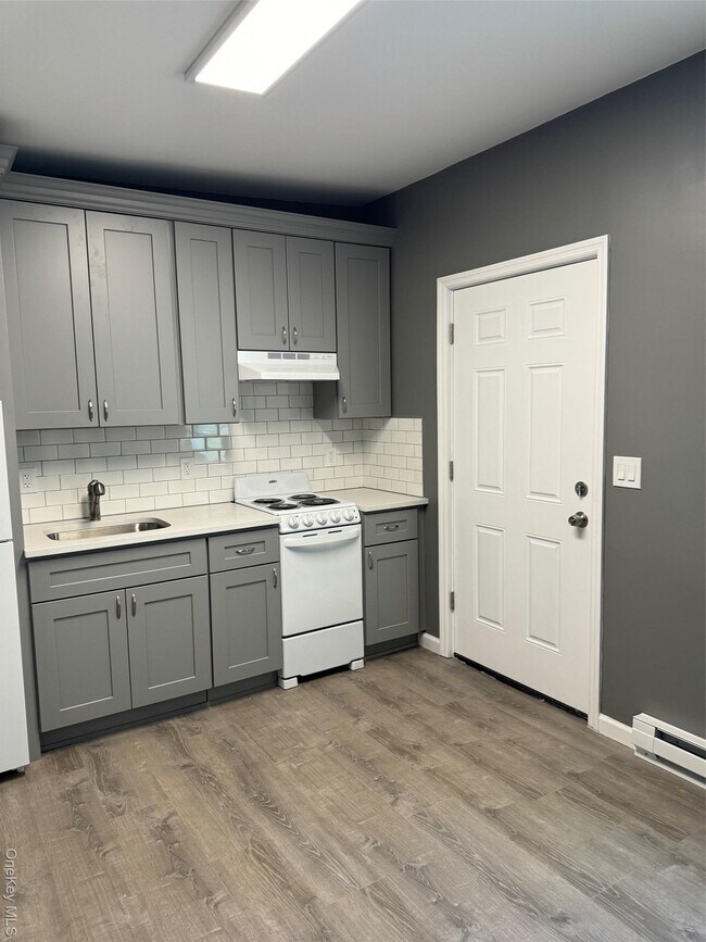 Building Photo - 21 Collegeview Ave