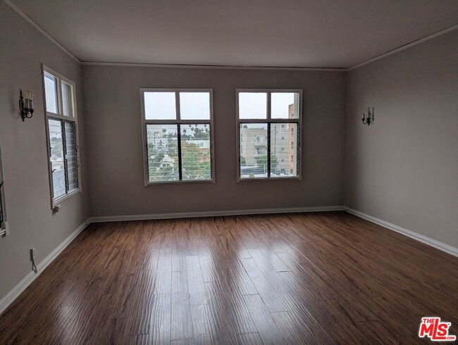Building Photo - 634 S Gramercy Pl