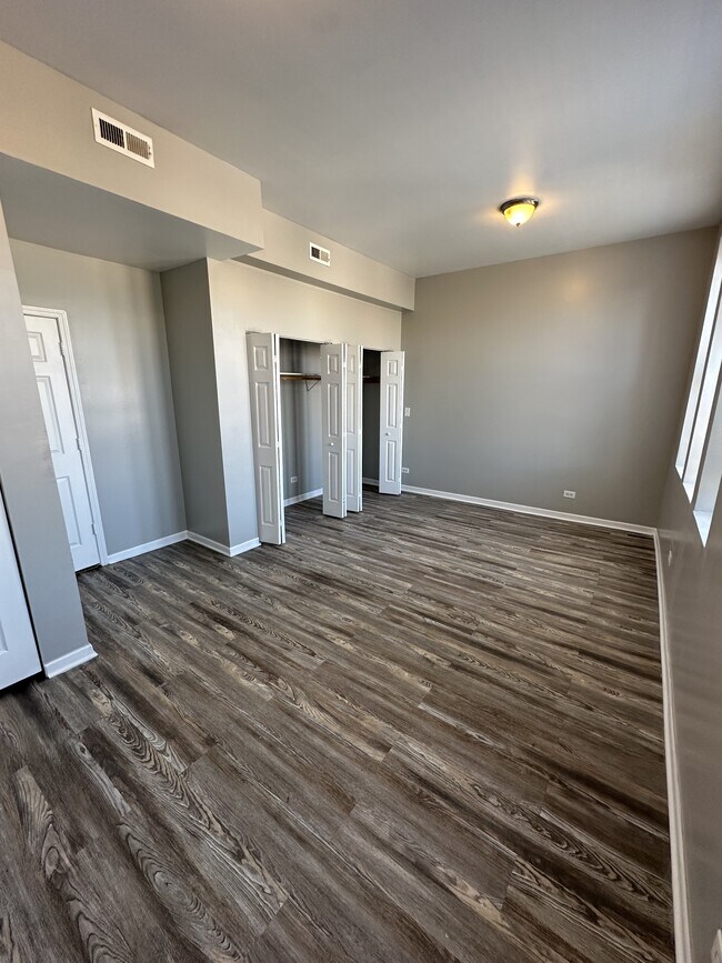 Building Photo - 4254 S Cottage Grove Ave