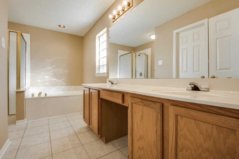 Building Photo - 2085 Cameo Dr