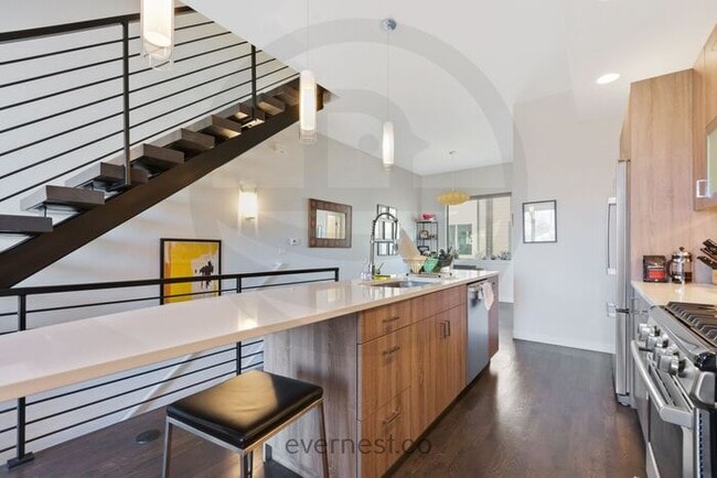 Building Photo - Beautiful Two Bedroom Townhome in Denver -...