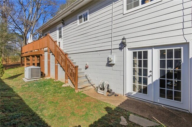 Building Photo - 3112 Dove Way