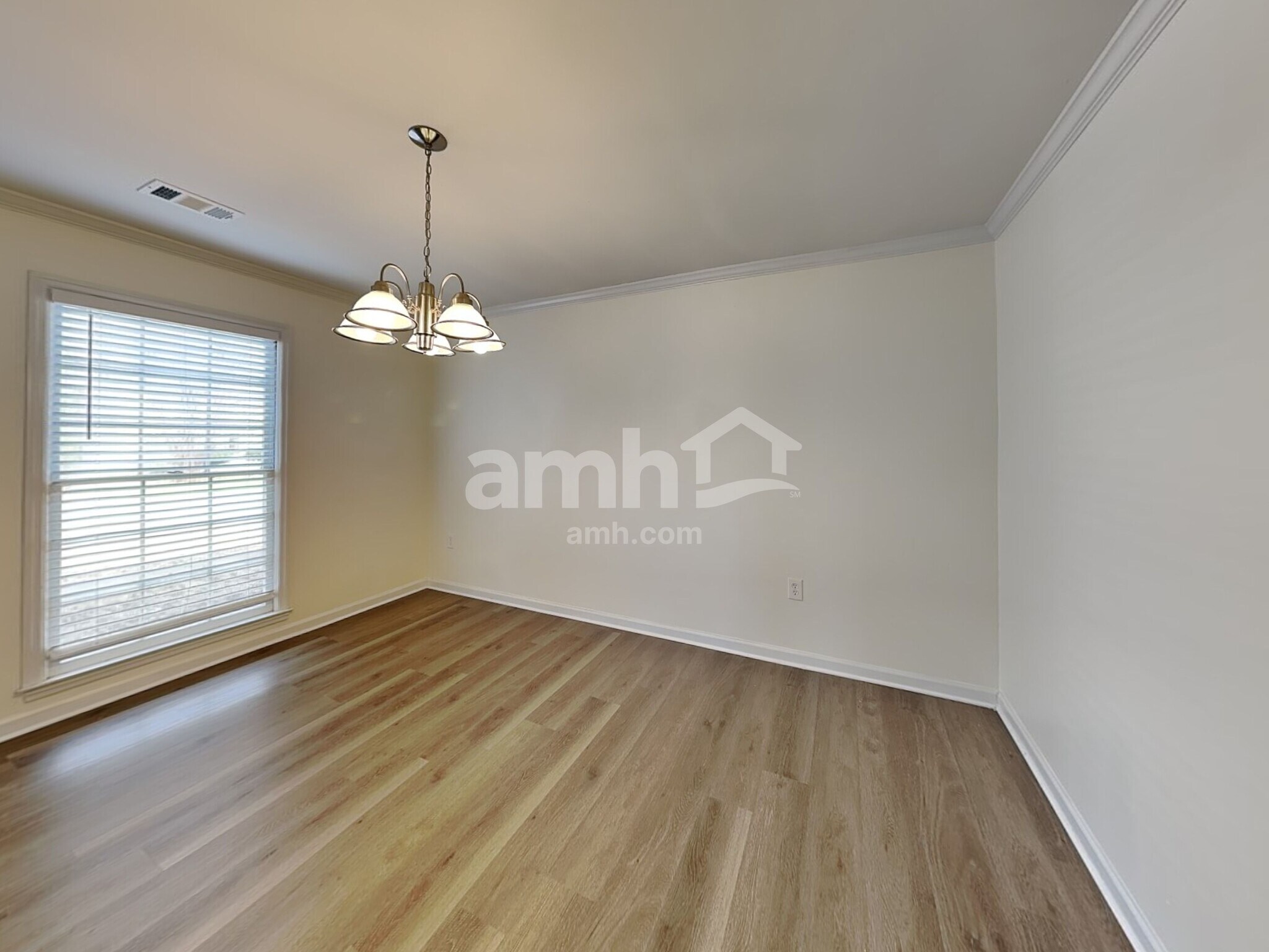 Building Photo - 3255 Dogwood Dr