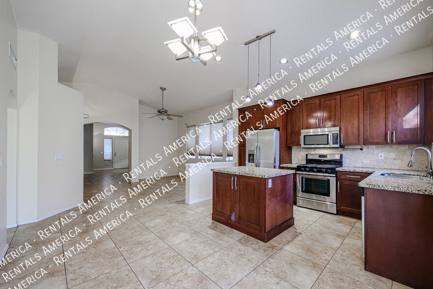 Building Photo - 13593 W Desert Flower Dr