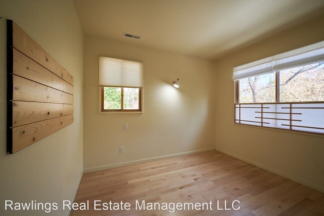 Building Photo - 2 br, 1 bath House - 221 Azalea Road E