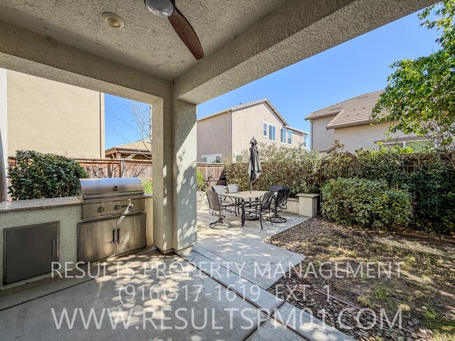 Building Photo - Must See! Lovely Former Model Smart Home 4 Bed 3 Bath