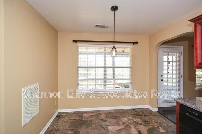 Building Photo - 137 Baywood Crossing