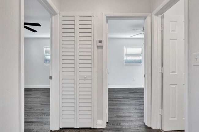 Building Photo - Beautiful 3 bedroom 2 bath Home in Miramar...