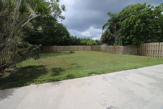 Building Photo - 6076 Strawberry Lakes Cir