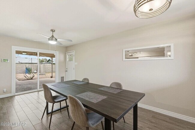 Building Photo - 4526 S Terrace Rd