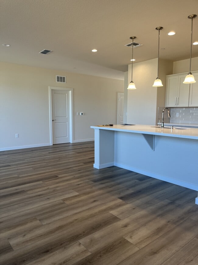 Building Photo - 1761 Lockwood Dr