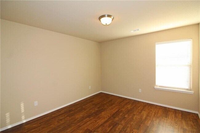 Building Photo - 601 Lasso Ln