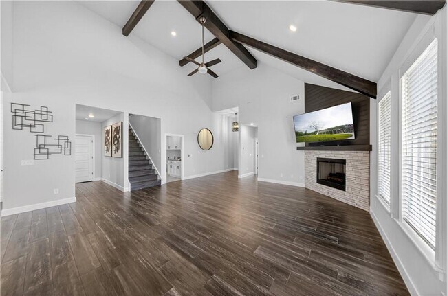 Building Photo - 1140 Hope St