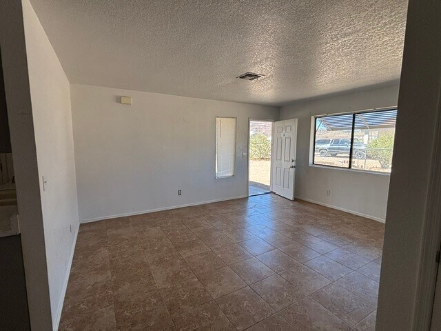 Building Photo - 2700 W Shauna Dr