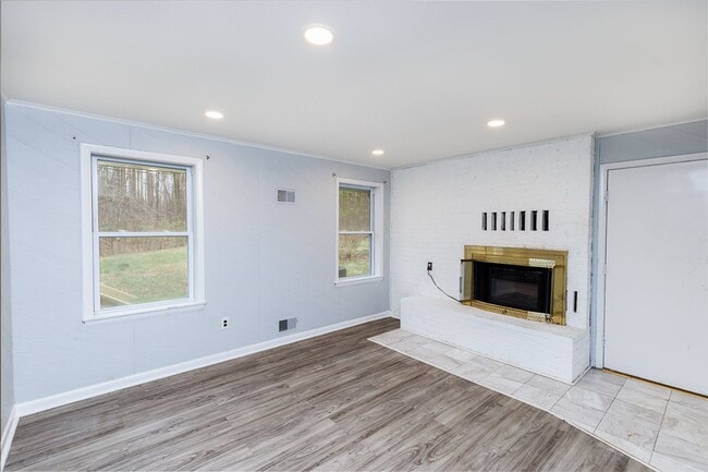 Building Photo - 4 Bedroom Home on 5 Acres of Land in Beautiful Upper Marlboro Maryland