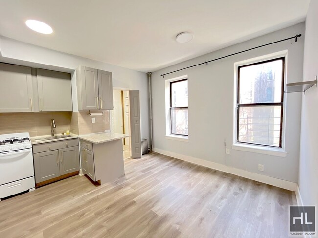 Building Photo - Spacious & Updated 1 bed 1 bath I Hamilton...