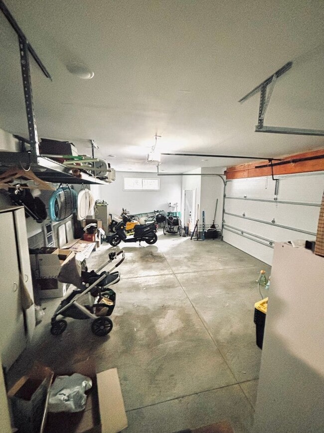Building Photo - Rare Minnehaha Parkway rental under 5k! Be...