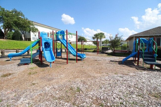 Building Photo - 734 Majestic Dr