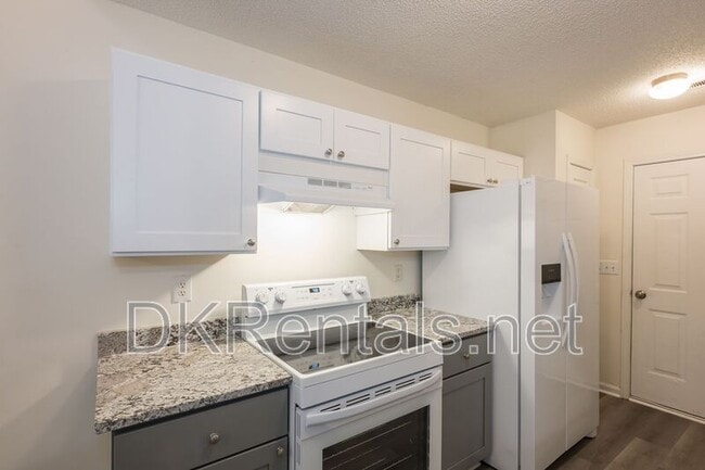Building Photo - 5689 Isleworth Way