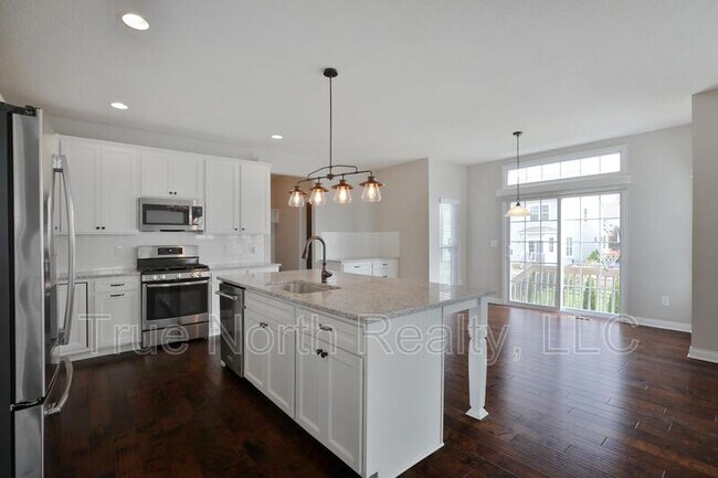 Building Photo - 1412 Leesland Dr