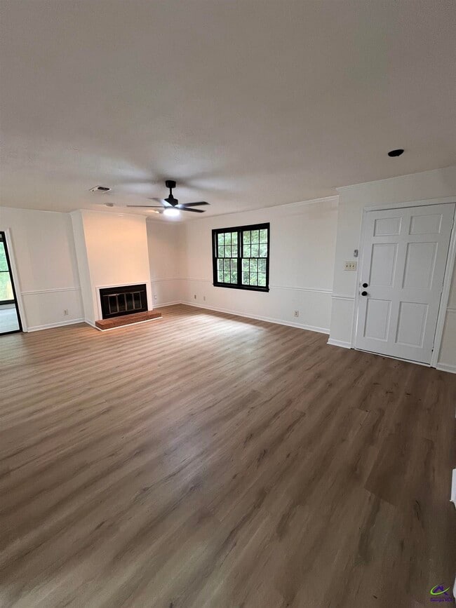 Building Photo - 789 S Forest Lake Dr