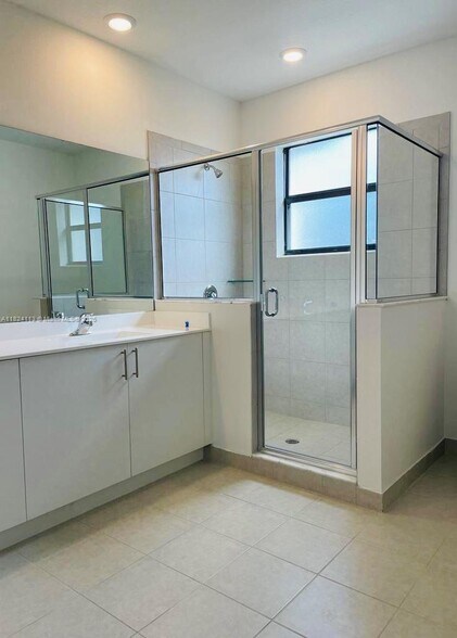 Building Photo - 275 SW 159th Ter