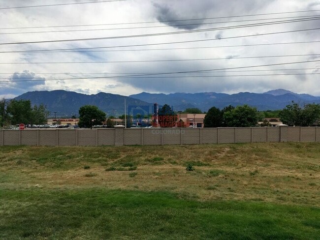 Building Photo - 2360 Sierra Springs Dr