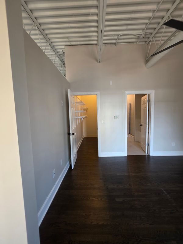 Building Photo - 1611 White Way