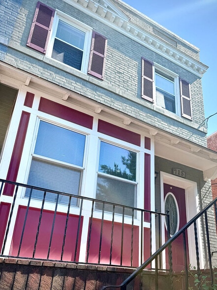 Building Photo - 715 Somerset Pl NW