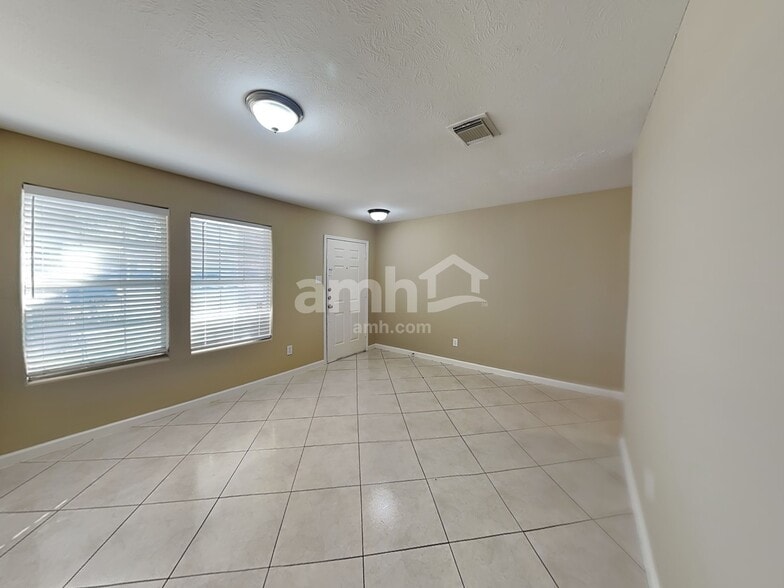 Building Photo - 8915 Chisholm Wood Ln