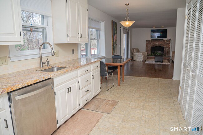 Building Photo - 100 White Birch Dr