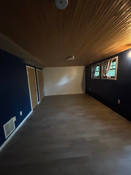 Building Photo - 124 Starr Ridge Rd