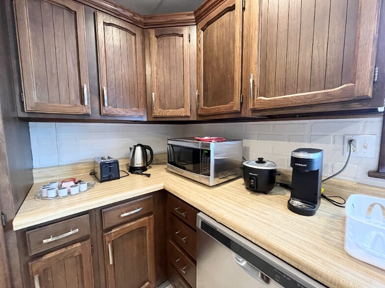 Building Photo - 1147 Cherry St