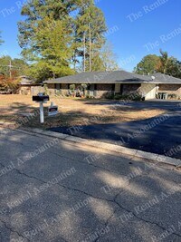 Building Photo - 2314 Lily Dr