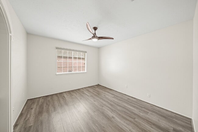 Building Photo - Beautifully updated 3-bedroom, 2-bath single-story home in Pearland's highly sought-after Country...