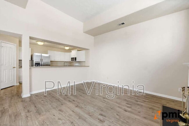 Building Photo - 1002 Nicklaus Dr