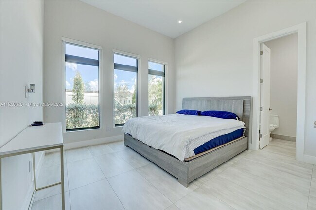 Building Photo - 5663 Brookfield Cir