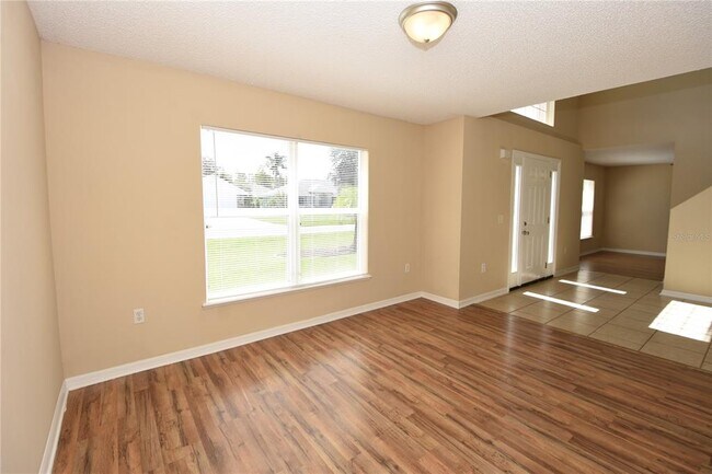 Building Photo - 27 Riverdale Ln