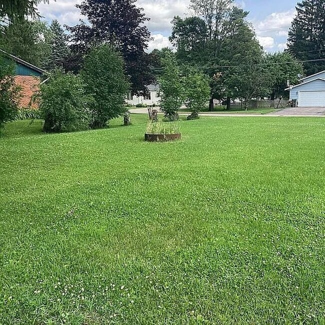 Building Photo - Click the “Apply Now” button or email wapmrentals@gmail.com for a prompt response.