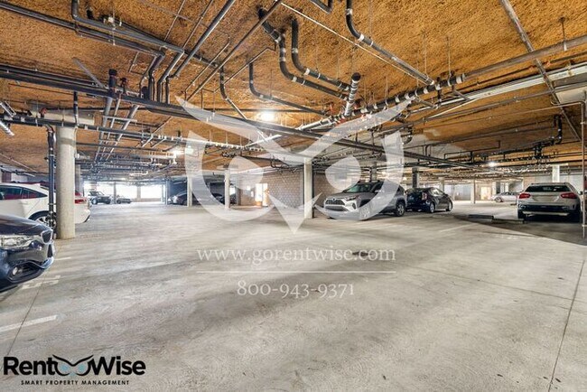 Building Photo - 401 Crescent Ct