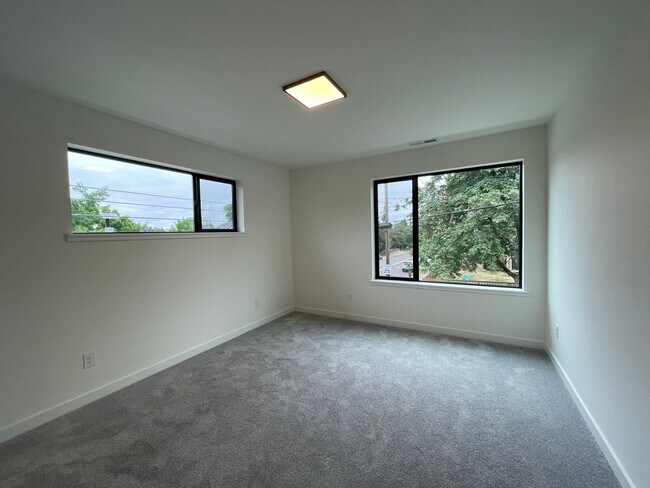 Building Photo - 4Bd/2.5Ba Corner Home in Desireable Portsmouth Neighborhood ~ Newly Built, Quartz Countertops, Si...