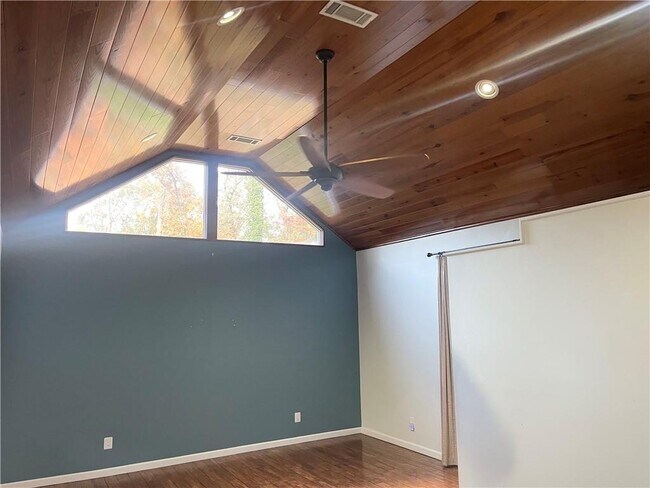 Building Photo - 2956 Spring Lake Dr