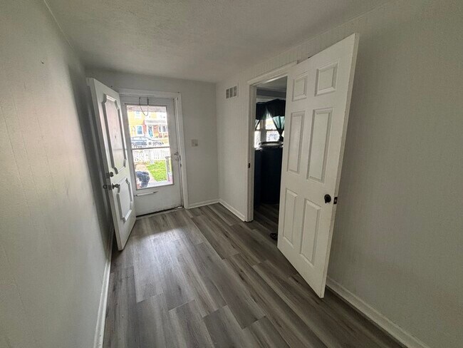 Building Photo - 4 bedroom townhouse Dundalk