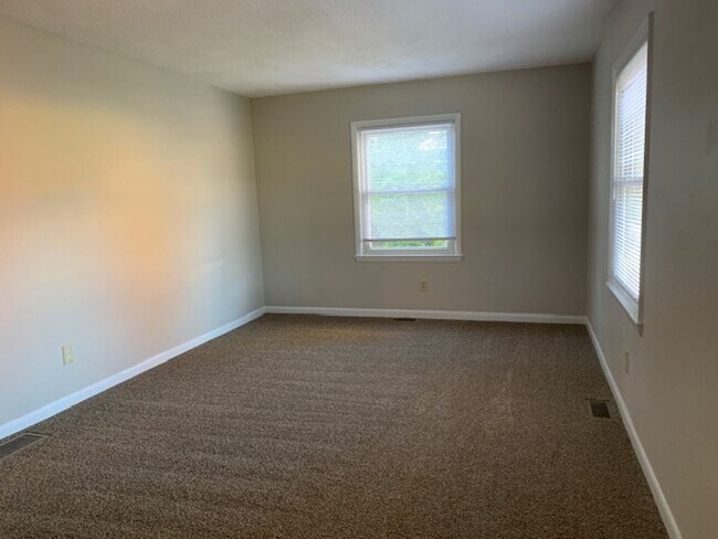 Building Photo - Cape Cod on Clay Mills Road!   251104