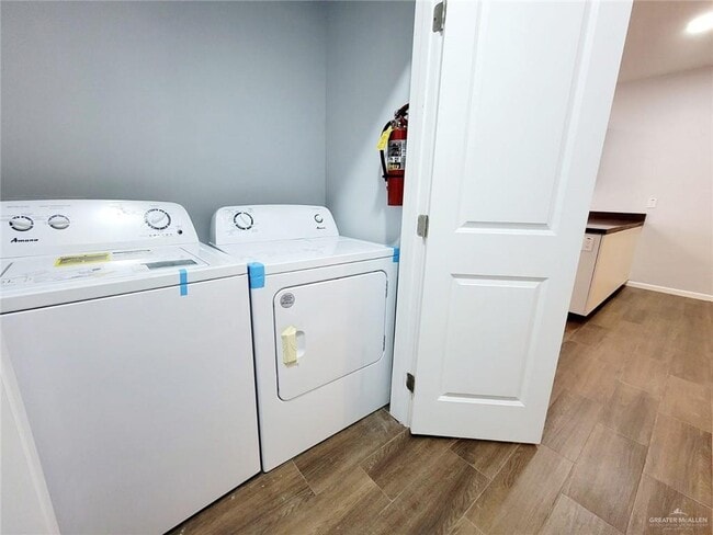 Building Photo - 17 Frio Ave